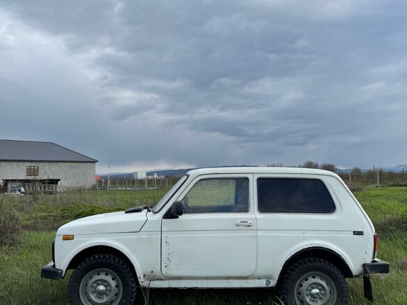 1999 Lada (ВАЗ) 2121 (4x4) I Рестайлинг, белый, 210000 рублей - вид 4