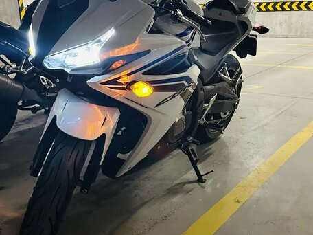 2017 Honda CBR 400R, белый, 530000 рублей, вид 2