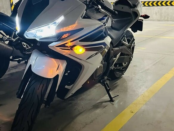2017 Honda CBR 400R, белый, 530000 рублей - вид 1