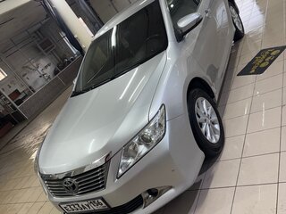 2014 Toyota Camry VII (XV50), серебристый, 1370000 рублей, вид 2