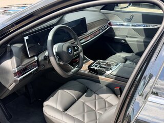 2025 BMW 7 серии 740i xDrive VII (G70), чёрный, 13095000 рублей, вид 5