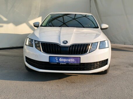 2017 Skoda Octavia III (A7) Рестайлинг, белый, 1415000 рублей, вид 3