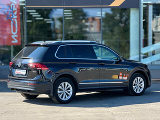 2018 Volkswagen Tiguan II, чёрный, 2000000 рублей, вид 2