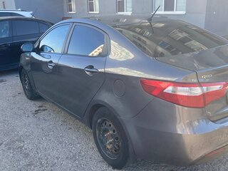2014 Kia Rio 4-speed III, серый, 734000 рублей, вид 3