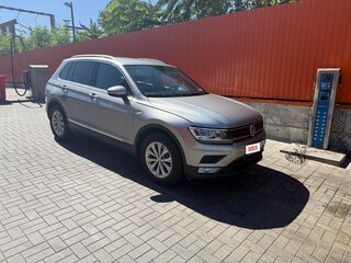 2017 Volkswagen Tiguan II, серебристый, 2350000 рублей, вид 2