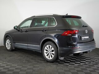 2017 Volkswagen Tiguan II, чёрный, 1530000 рублей, вид 2