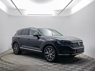 2019 Volkswagen Touareg III, чёрный, 4748000 рублей, вид 3