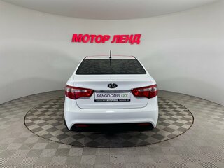 2014 Kia Rio 6-speed III, белый, 945000 рублей, вид 5