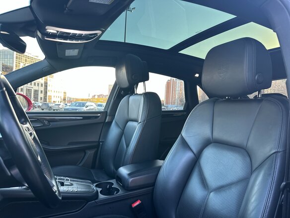 2020 Porsche Macan I Рестайлинг, красный, 5100000 рублей - вид 12
