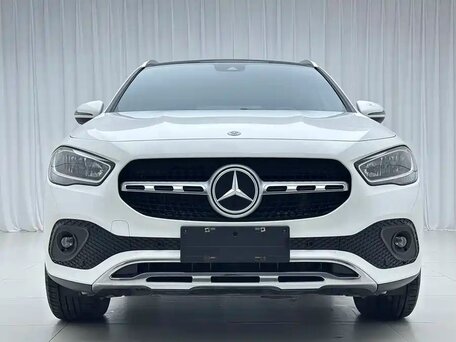 2022 Mercedes-Benz GLA 180 II (H247), белый, 2867007 рублей, вид 2