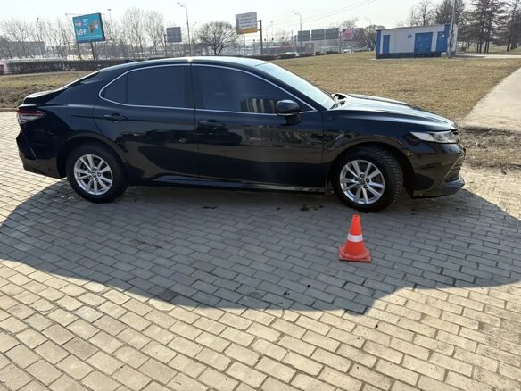 2020 Toyota Camry VIII (XV70), чёрный, 2400000 рублей - вид 10