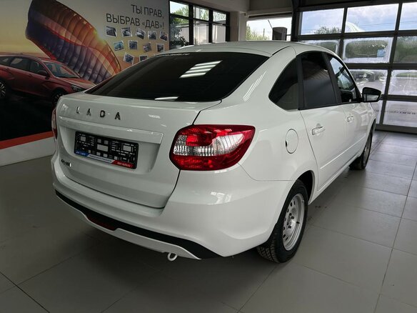 2026 Lada (ВАЗ) Granta I Рестайлинг, белый, 1017000 рублей - вид 1