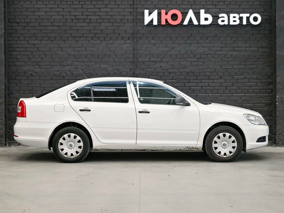 2011 Skoda Octavia II (A5) Рестайлинг, белый, 650000 рублей - вид 8