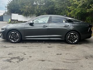 2024 Kia K5 III Рестайлинг, серый, 3300000 рублей, вид 5