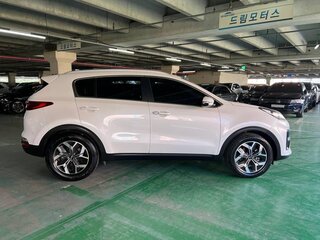 2019 Kia Sportage IV Рестайлинг, белый, 2600000 рублей, вид 4