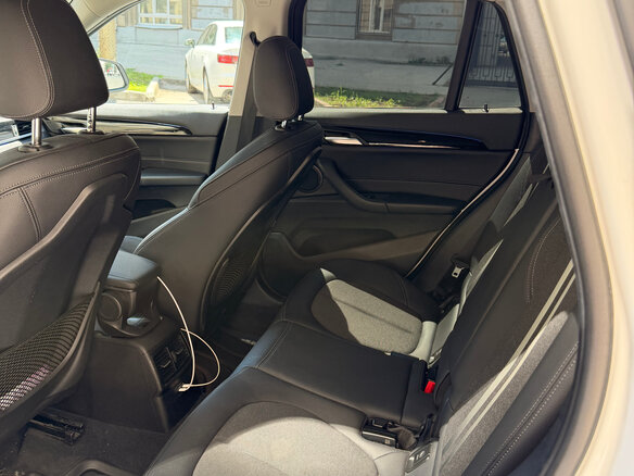 2020 BMW X1 18d xDrive II (F48) Рестайлинг, белый, 3250000 рублей - вид 9