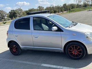 2001 Toyota Vitz I (P10), серебристый, 400000 рублей, вид 2