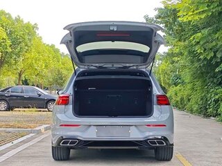 2023 Volkswagen Golf VIII, серый, 1890000 рублей, вид 5