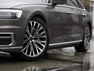 2018 Audi A8 Long 55 TFSI IV (D5), серый, 3950000 рублей, вид 4