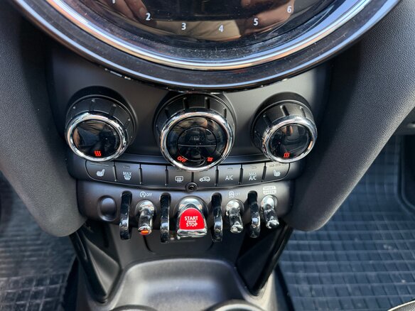 2021 Mini Hatch Cooper S III (F55/F56) Рестайлинг 2, красный, 2675000 рублей - вид 21