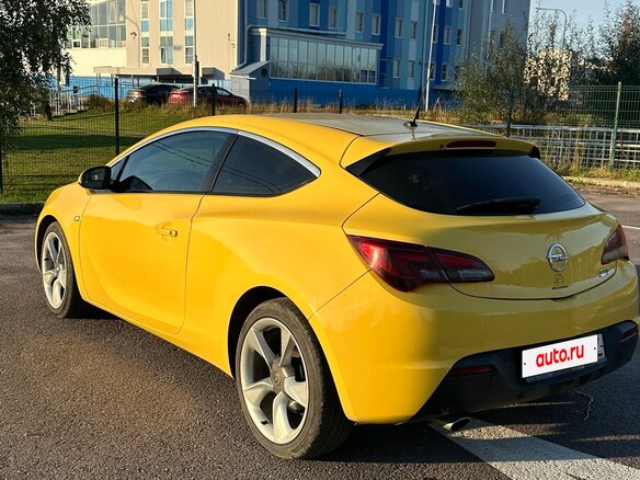 2013 Opel Astra GTC J Рестайлинг, жёлтый, 810000 рублей - вид 5
