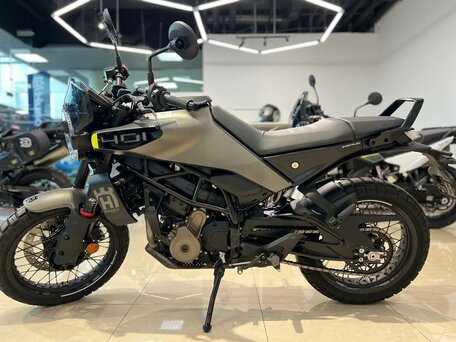 2026 Husqvarna Svartpilen 401, чёрный, 750000 рублей, вид 1