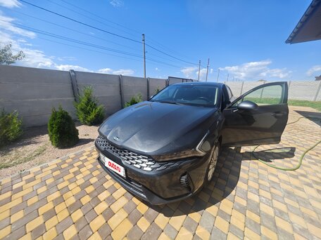 2021 Kia K5 III, серый, 2500000 рублей, вид 4