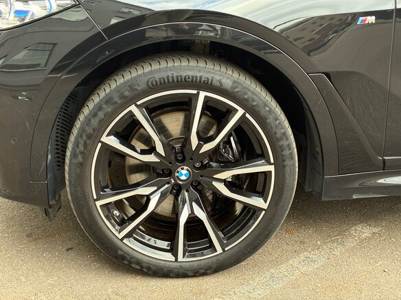 2022 BMW X7 40d I (G07), чёрный, 9900000 рублей - вид 4