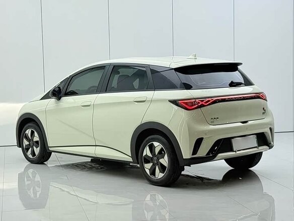 2026 BYD Dolphin 44.9 kWh I, белый, 1680000 рублей - вид 1