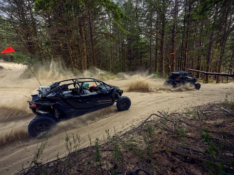 2026 CFMoto ZFORCE Z10-4 EPS, чёрный, 3579900 рублей, вид 3