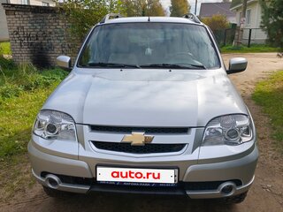 2012 Chevrolet Niva I Рестайлинг, серебристый, 530000 рублей, вид 2