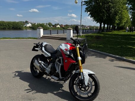 2020 BMW F 900 R, красный, 1049000 рублей, вид 1