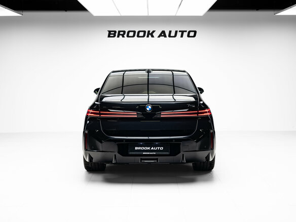 2026 BMW 7 серии 740 xDrive VII (G70) Рестайлинг, чёрный, 26290000 рублей - вид 4