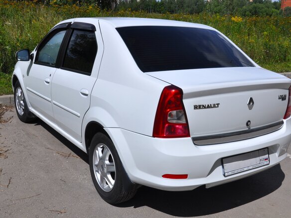 2013 Renault Logan I Рестайлинг, белый, 610000 рублей - вид 3