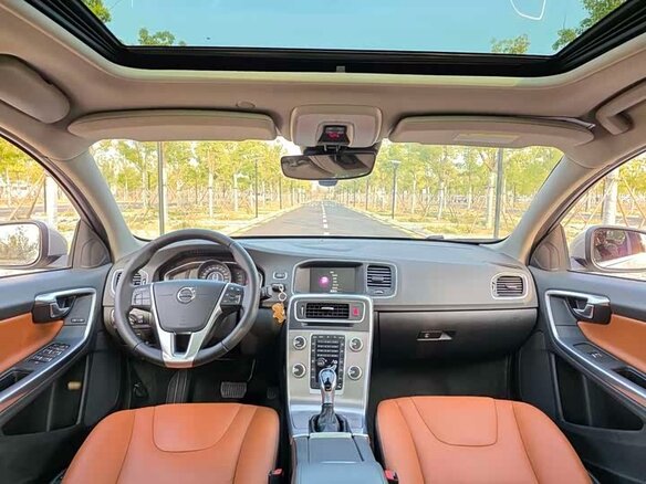 2018 Volvo S60 II Рестайлинг, золотистый, 1370000 рублей - вид 14