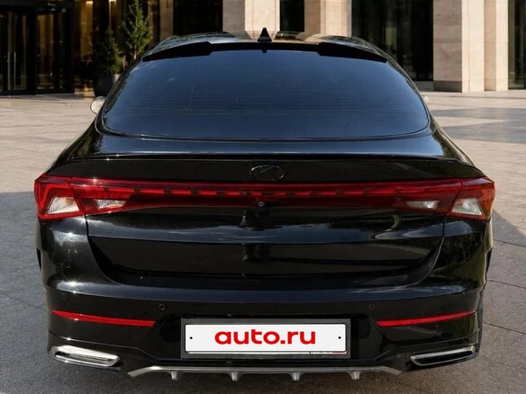 2021 Kia K5 III, чёрный, 3350000 рублей - вид 4