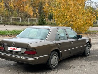 1990 Mercedes-Benz W124 230 4-speed, коричневый, 250000 рублей, вид 2