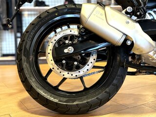 2026 Royal Enfield Guerrilla 450, коричневый, 554000 рублей, вид 3
