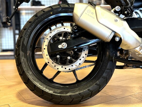 2026 Royal Enfield Guerrilla 450, коричневый, 554000 рублей - вид 2