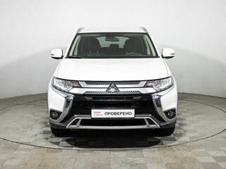 2019 Mitsubishi Outlander III Рестайлинг 3, белый, 2069700 рублей, вид 2