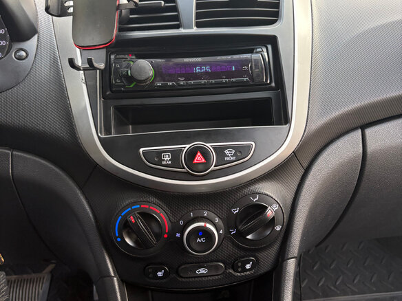 2013 Hyundai Solaris I, серебристый, 800000 рублей - вид 10