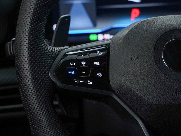2021 Volkswagen Golf R VIII, чёрный, 5199077 рублей - вид 11