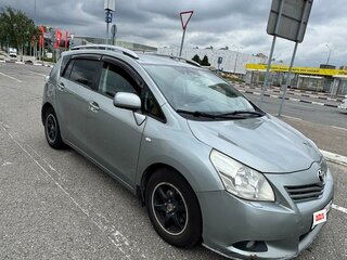 2010 Toyota Verso I, серый, 750000 рублей, вид 5