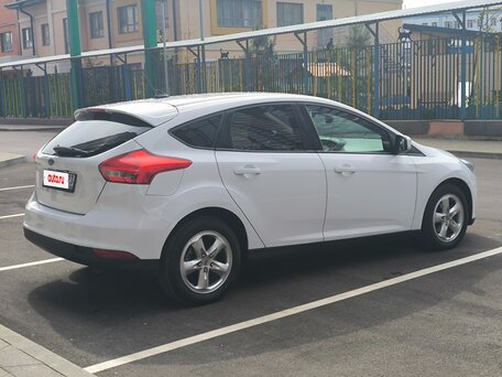 2018 Ford Focus III Рестайлинг, белый, 920000 рублей, вид 4