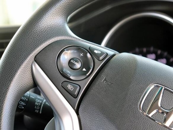2020 Honda Fit III Рестайлинг, белый, 1055000 рублей - вид 14