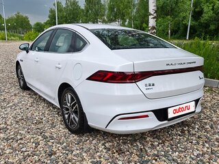 2022 BYD Qin Plus DM-i I, белый, 1550000 рублей, вид 4
