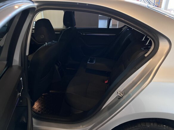 2017 Skoda Octavia III (A7) Рестайлинг, серебристый - вид 24