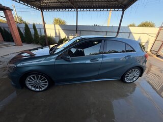 2014 Mercedes-Benz A-Класс 180 III (W176), синий, 1480000 рублей, вид 2