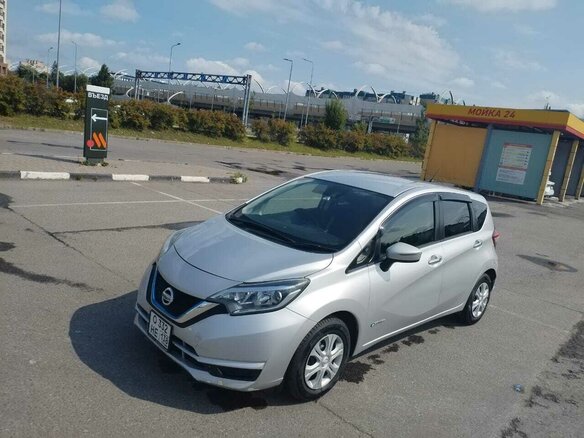 2017 Nissan Note e-Power II Рестайлинг, серый, 950000 рублей