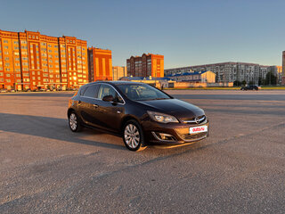 2013 Opel Astra J Рестайлинг, коричневый, 790000 рублей, вид 1